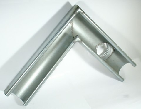 NAROŻNIK RYNNY Z WYLOTEM 100MM PRAWY