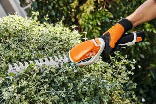 NOŻYCE AKUMULATOROWE DO TRAW I KRZEWÓW HSA 26 20CM 2*2.1AH