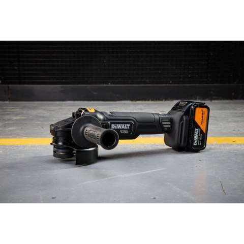 SZLIFIERKA KĄTOWA AKUMULATOROWA 125MM MCLAREN 18V XR 2*5.0AH